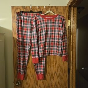 Holiday Time Red and Black Plaid Women's Pajama Set